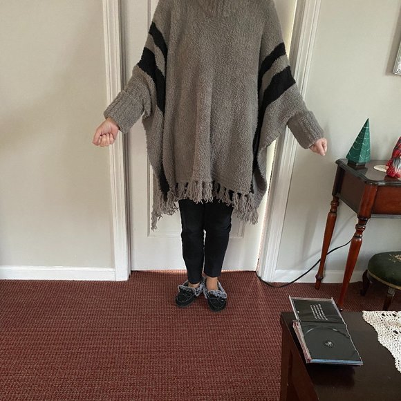 Barefoot Dreams Sweaters Barefoot Dreams Poncho Poshmark